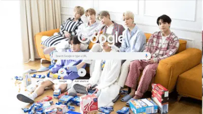 BTS duduk di sofa