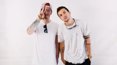 Twenty One Pilots |-/